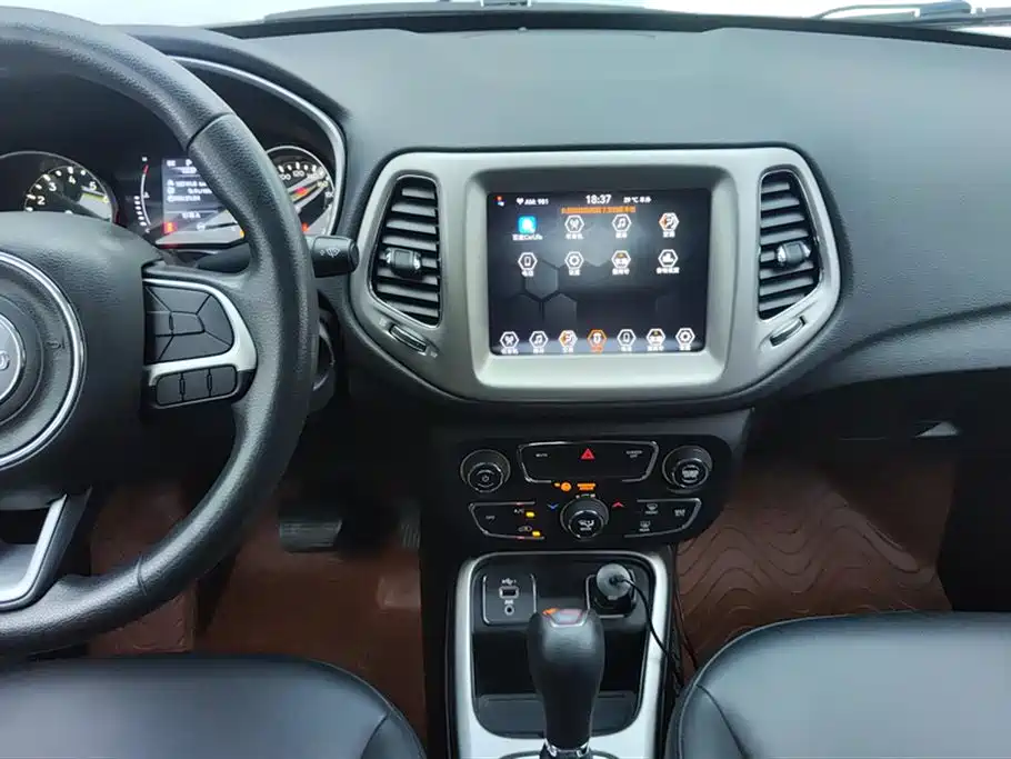 Jeep Compass 2020 — фото 13