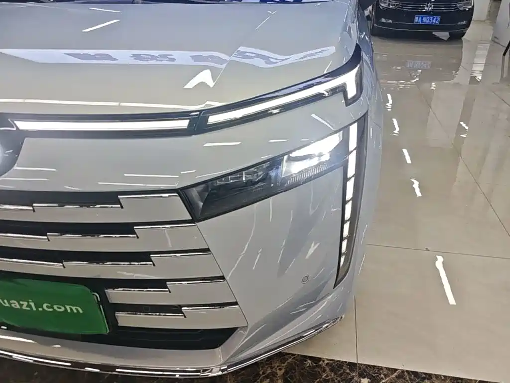 GAC Motor E8 PHEV 2024 — фото 24