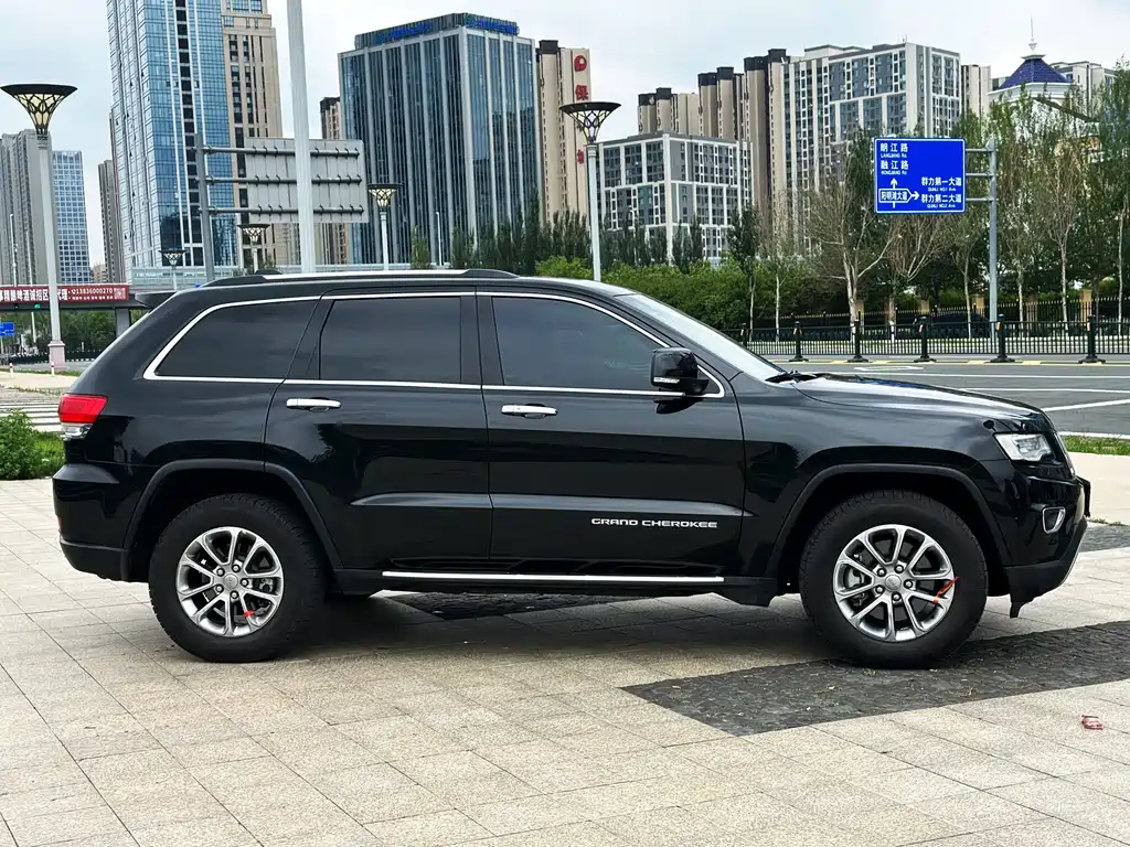 Jeep Grand Cherokee 2015 — фото 3