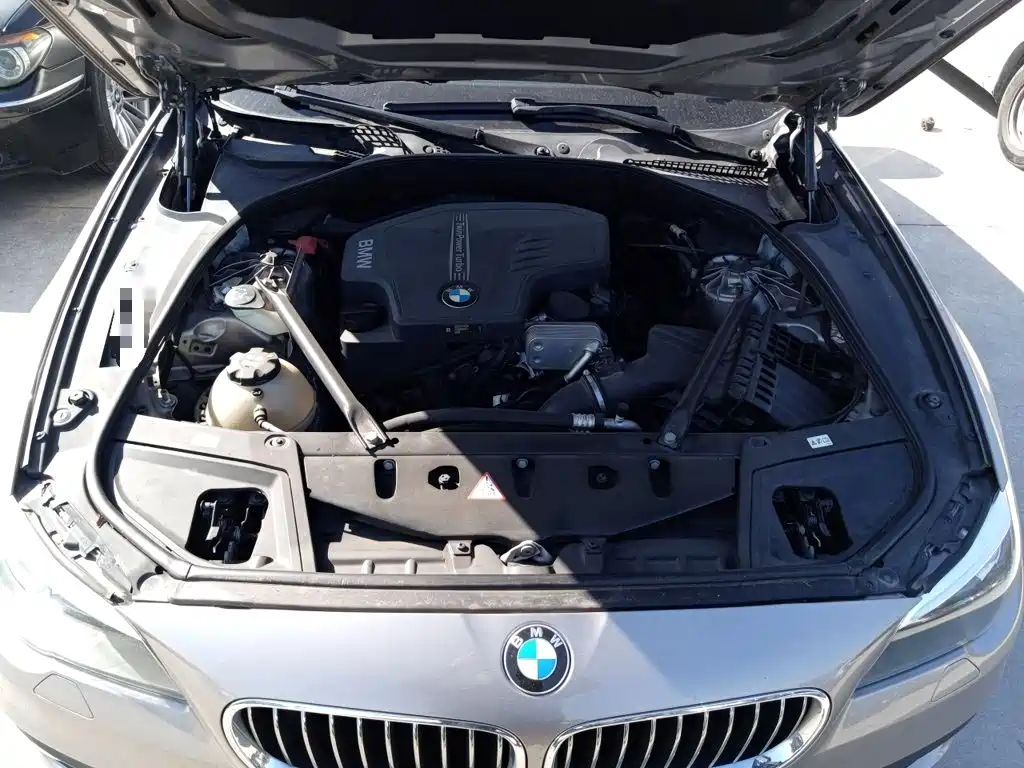 BMW 5 Series 2016 — фото 11