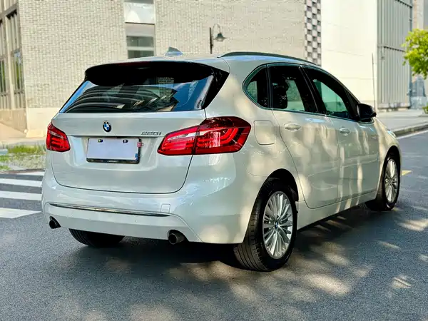 BMW 2 Series Station Wagon 2015
