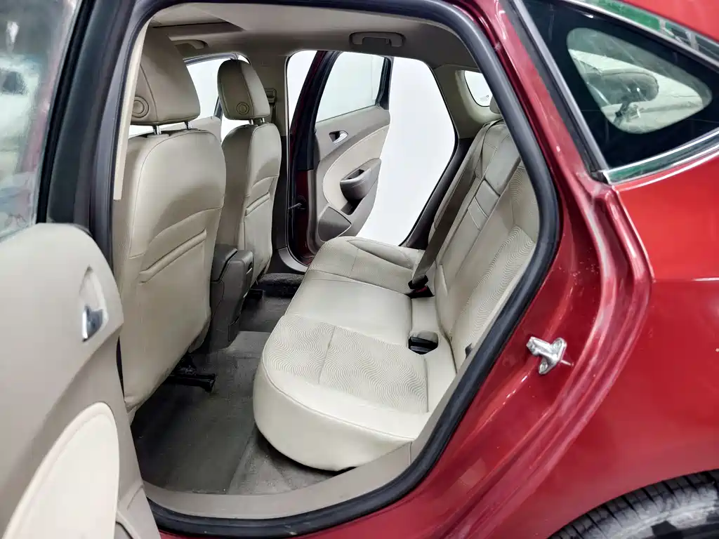 Buick Excelle 2011 — фото 13