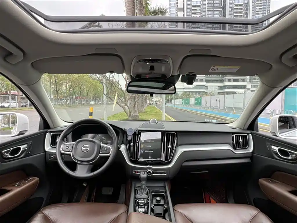 Volvo XC60 2019 — фото 21