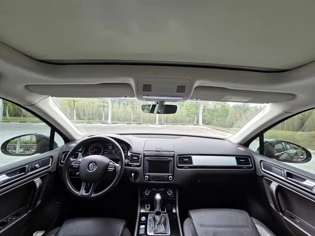 Volkswagen Touareg 2017 — фото 19
