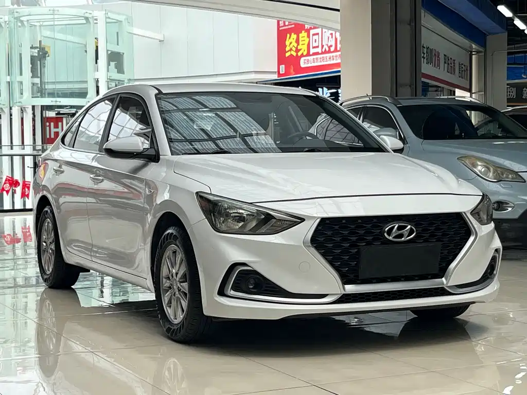 Hyundai Elantra 2020 — фото 3
