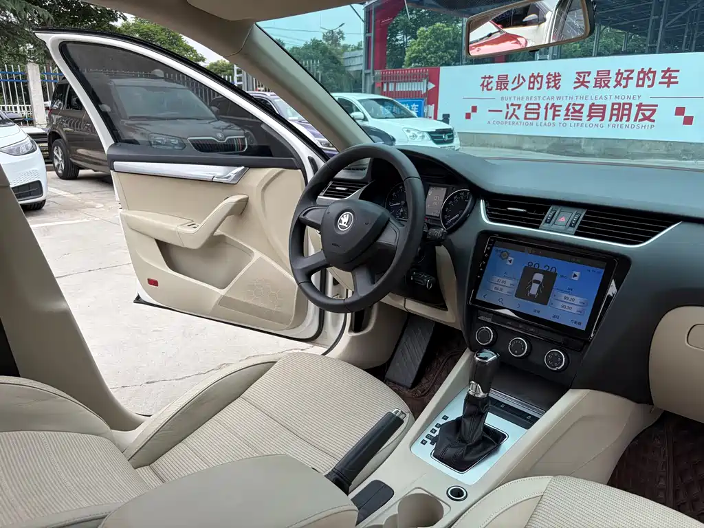 Skoda Octavia 2015 — фото 10
