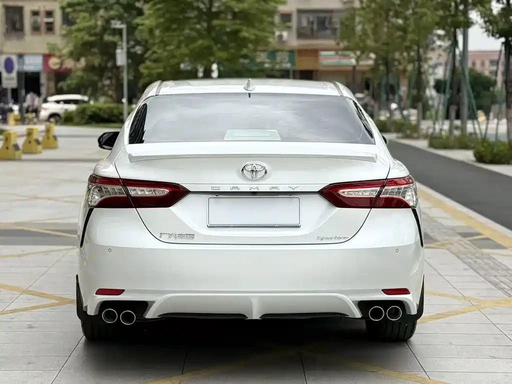 Toyota Camry 2022 — фото 6