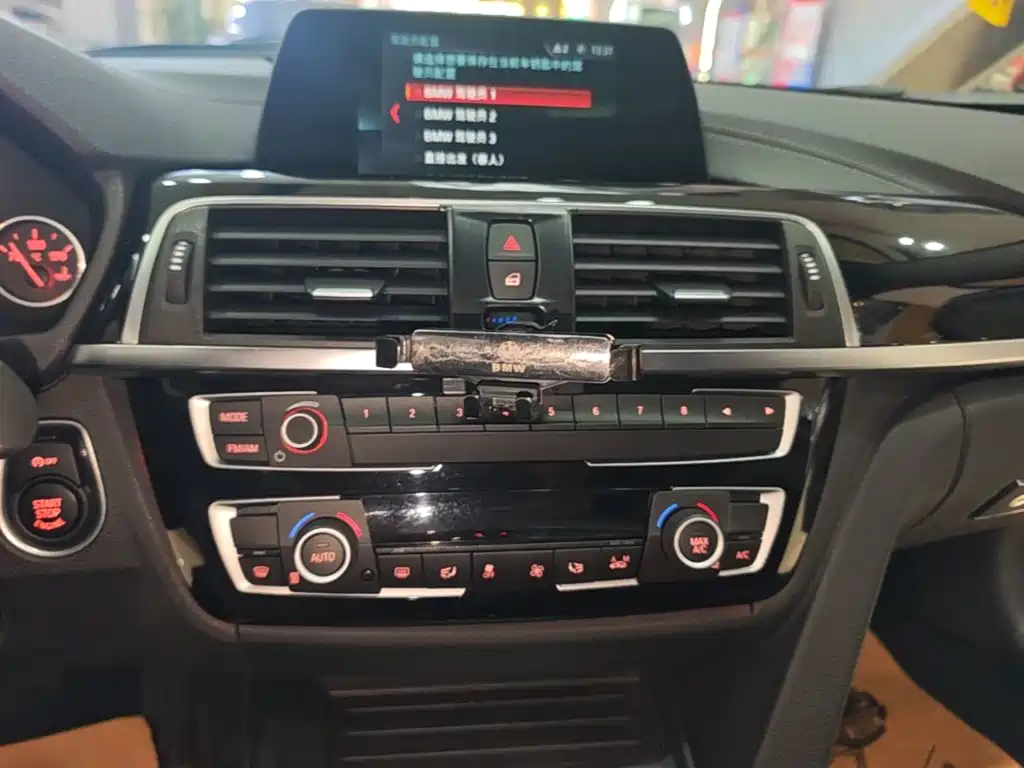 BMW 3 Series 2018 — фото 13