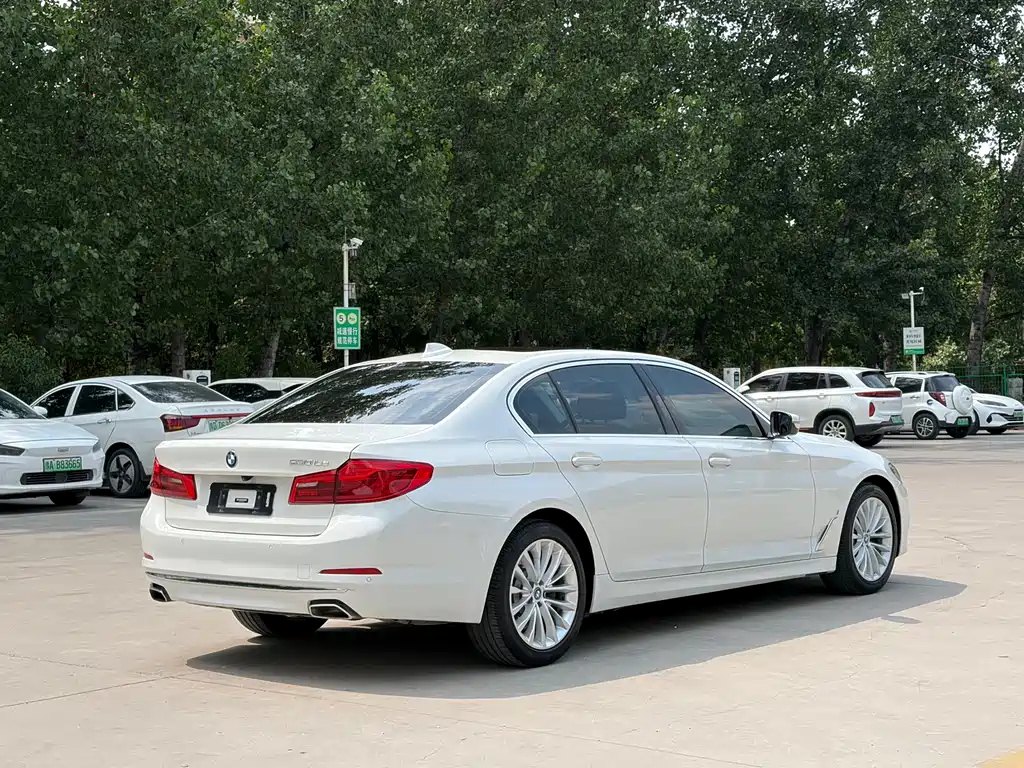 BMW 5 Series New Energy 2019 — фото 21