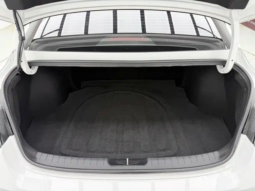 Hyundai Elantra 2022 — фото 11