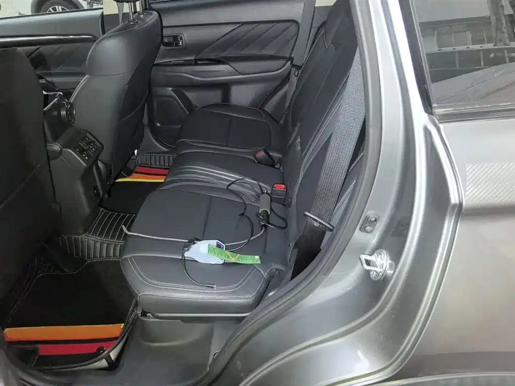 Mitsubishi Outlander 2020 — фото 13