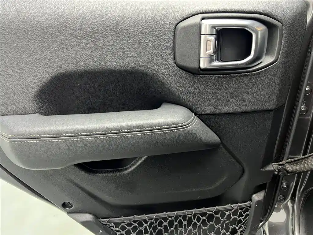 Jeep Wrangler 2021 — фото 13