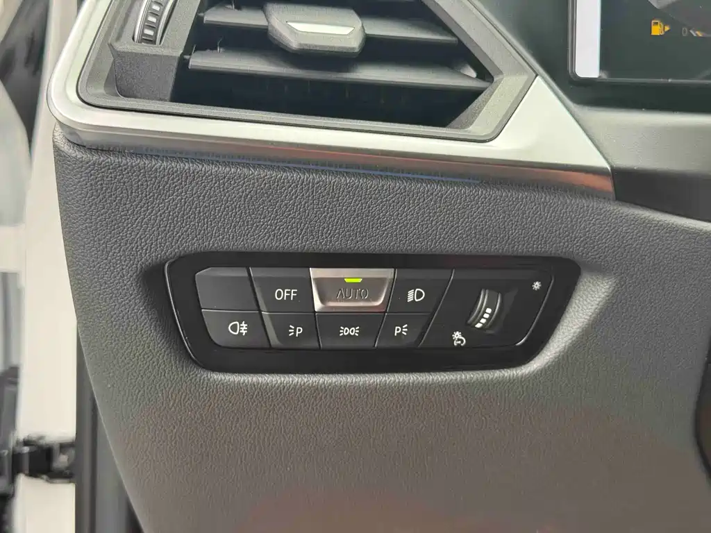 BMW 3 Series 2023 — фото 12