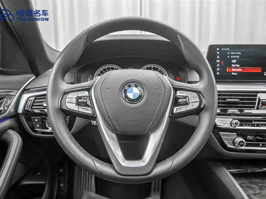 BMW 5 Series 2018 — фото 17