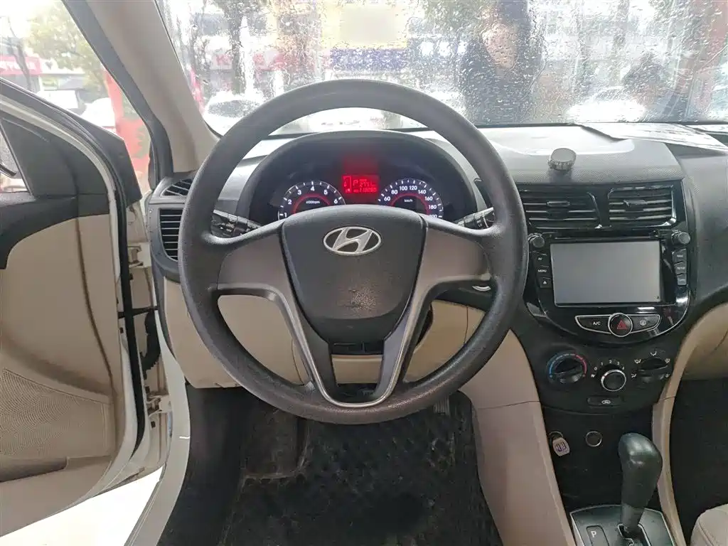 Hyundai Verna 2014 — фото 11