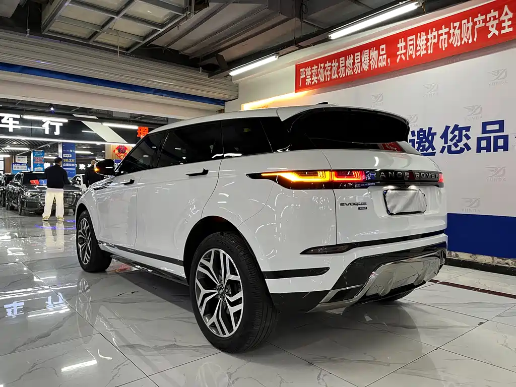 Land Rover Evoque 2023 — фото 3