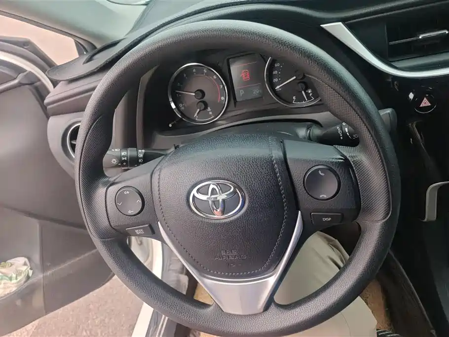 Toyota Corolla 2018 — фото 15