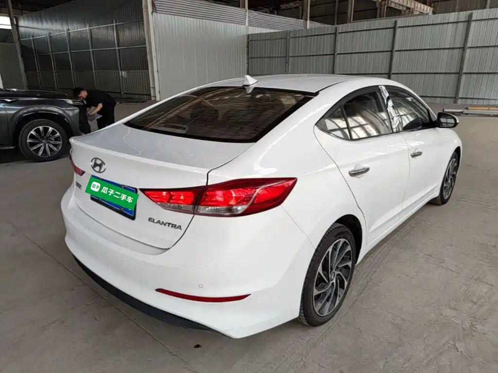 Hyundai Elantra 2020 — фото 7