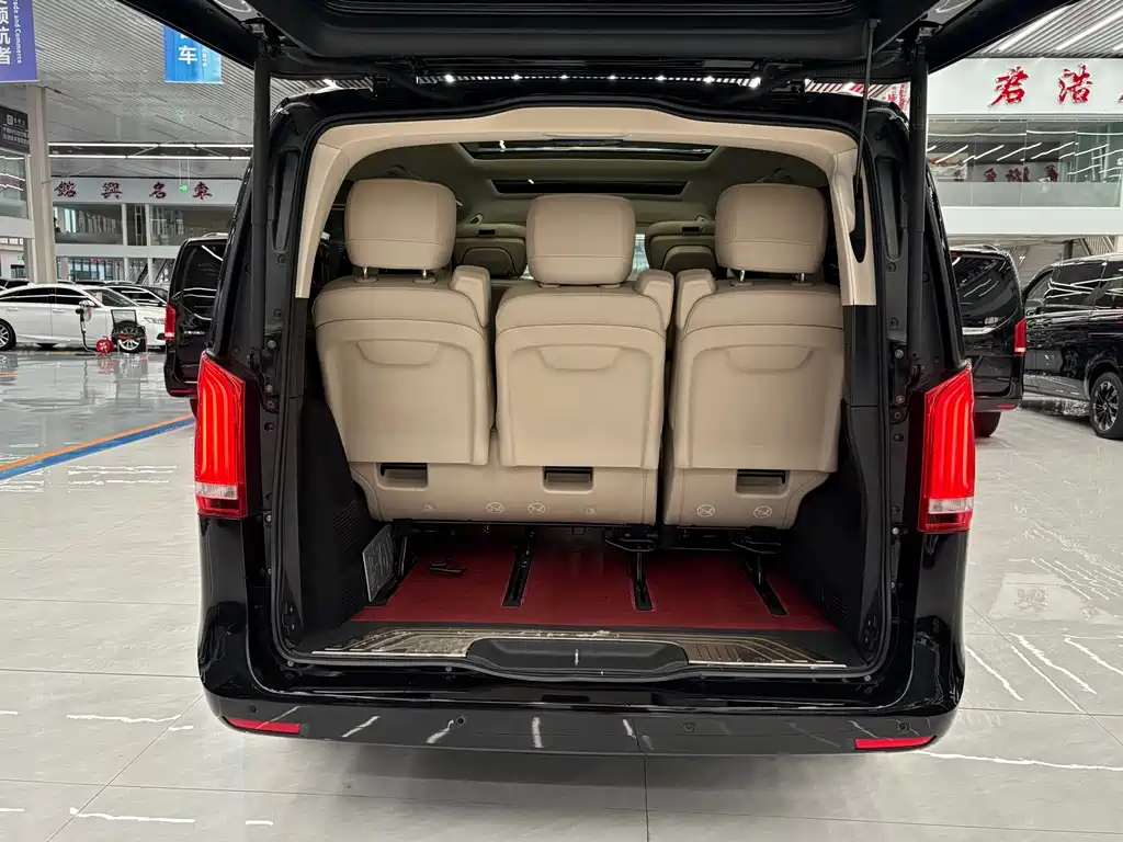 Mercedes-Benz V-Class 2022 — фото 13