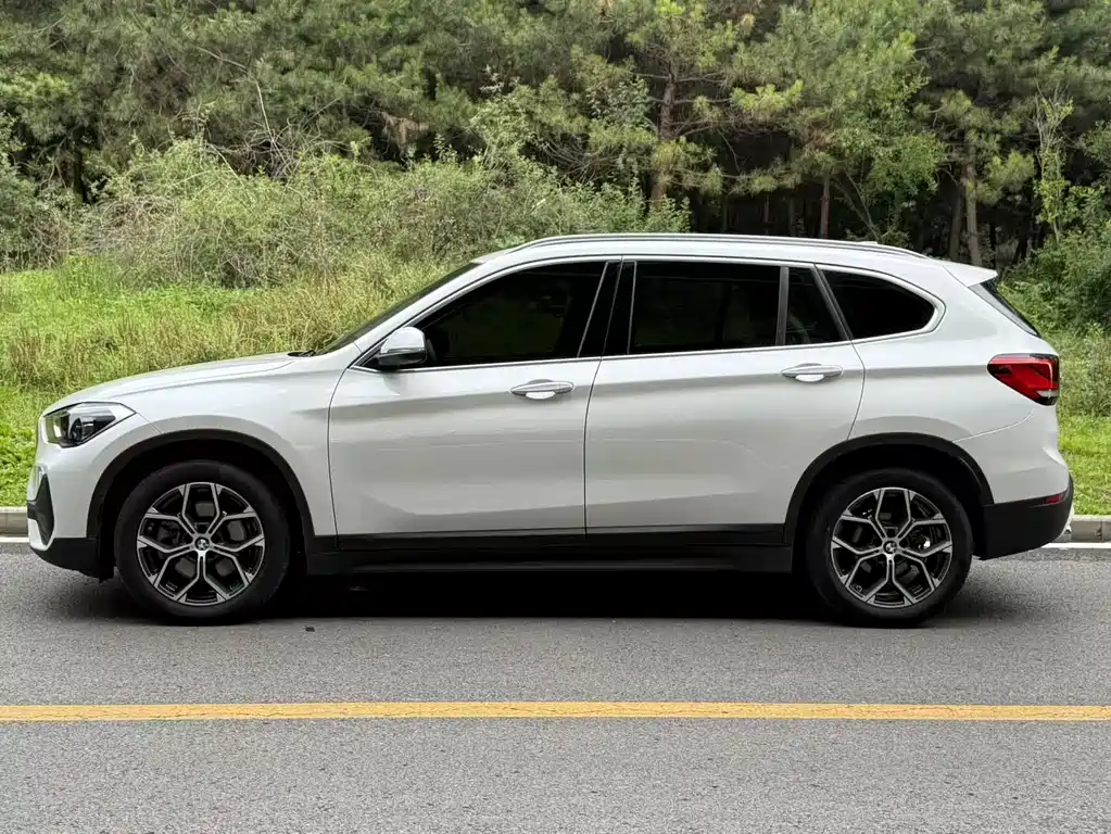 BMW X1 2022 — фото 3