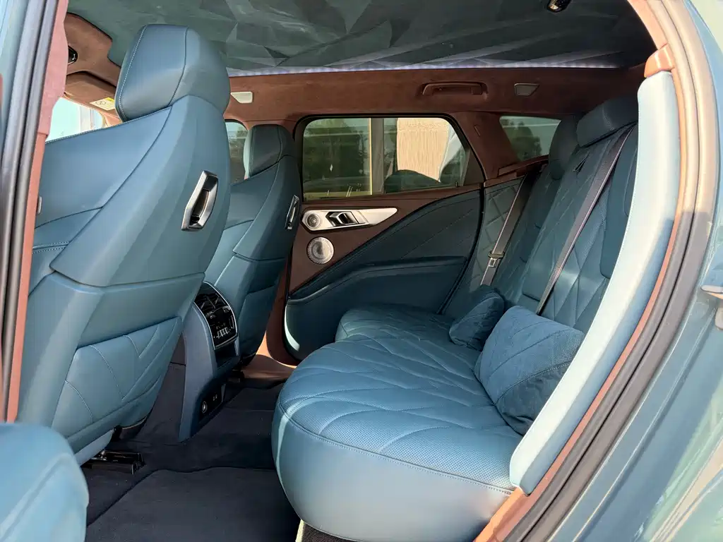 BMW XM 2023 — фото 14