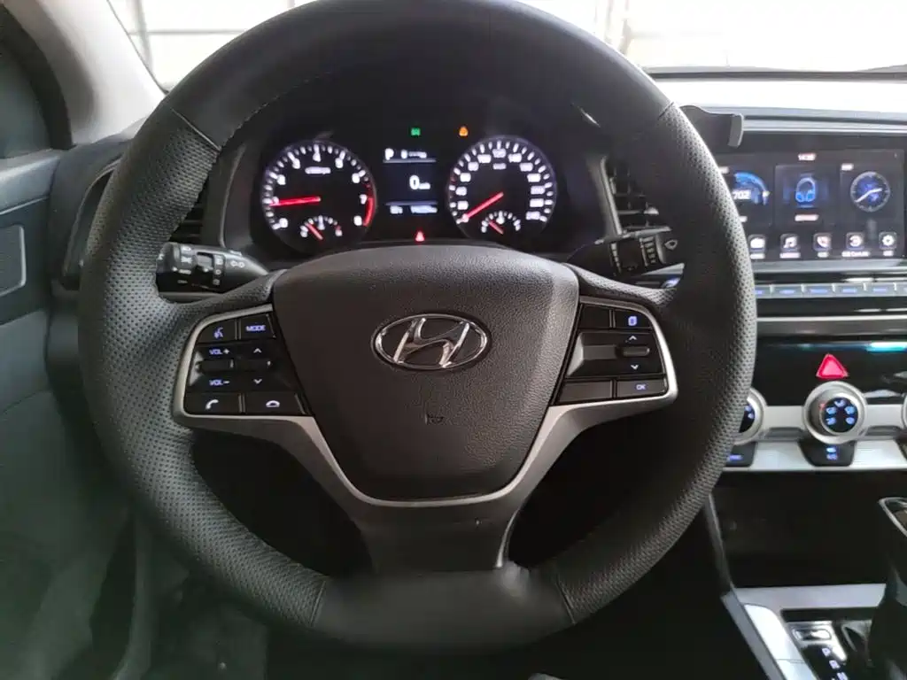 Hyundai Elantra 2020 — фото 11