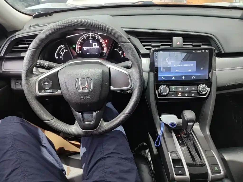 Honda Civic 2018 — фото 10