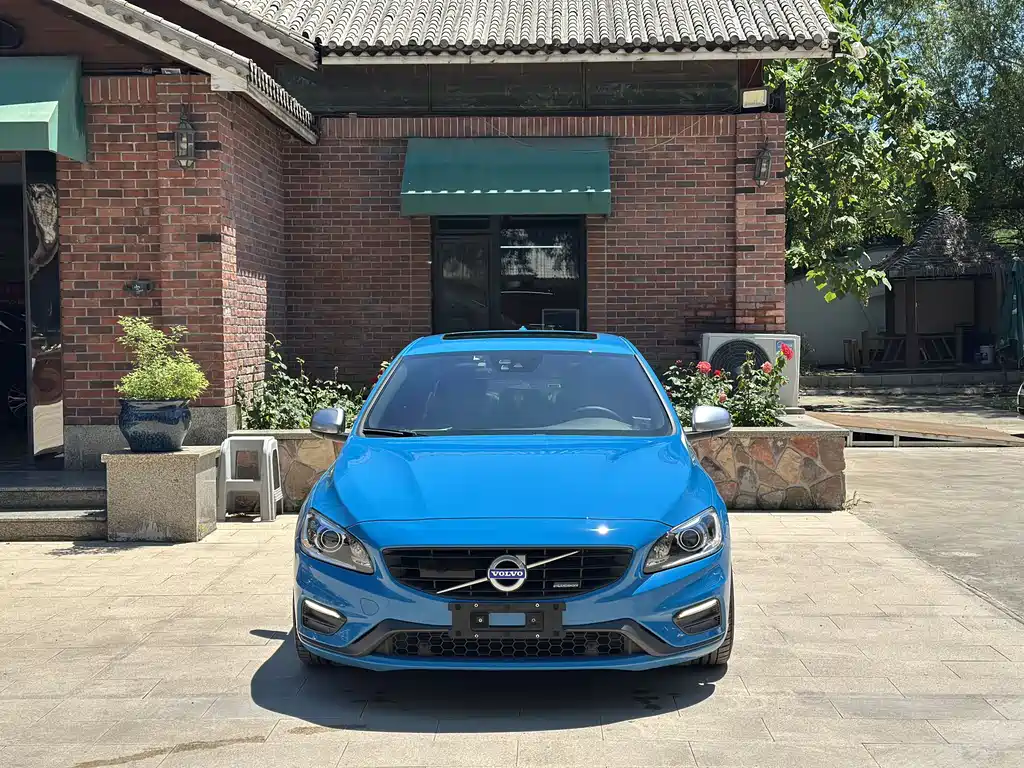 Volvo S60 2017 — фото 2