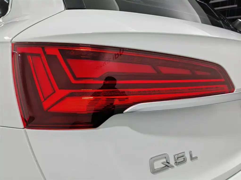 Audi Q5L 2023 — фото 14