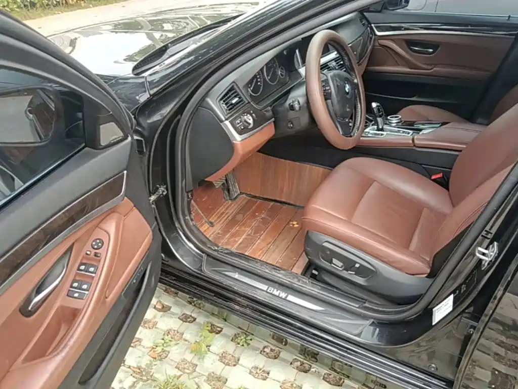 BMW 5 Series 2016 — фото 16