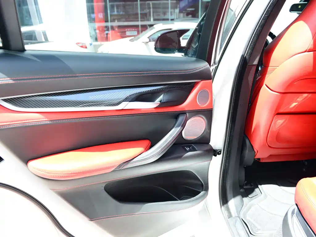 BMW X6 M 2016 — фото 15