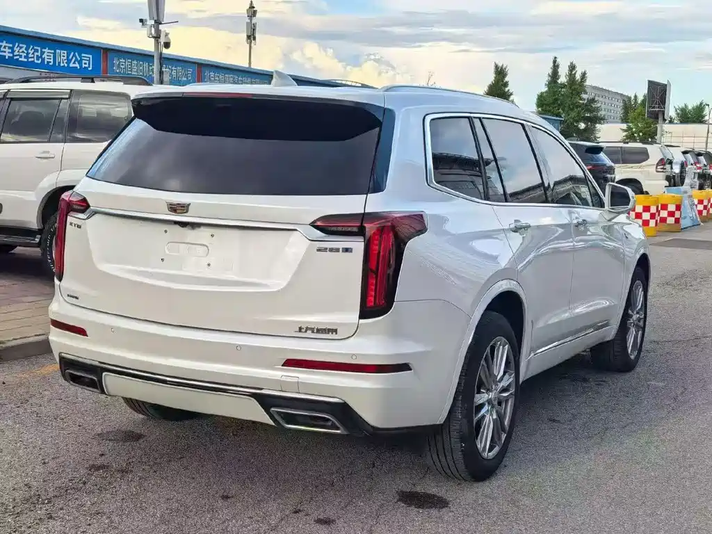 Cadillac XT6 2022 — фото 7