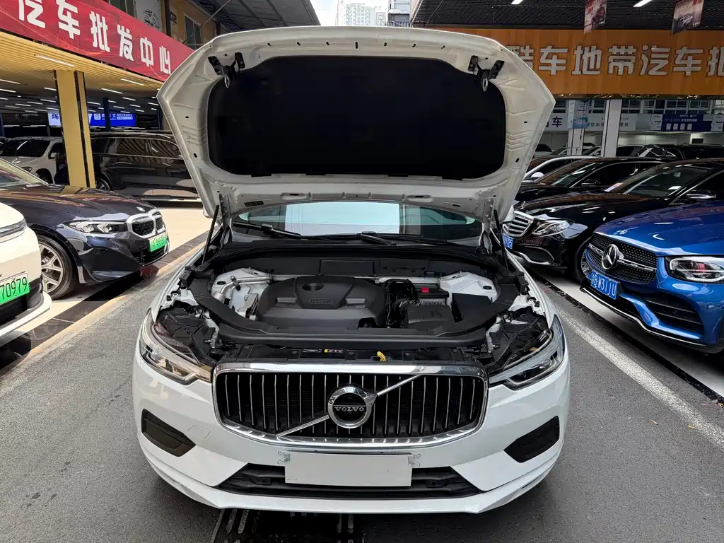 Volvo XC60 2018 — фото 27