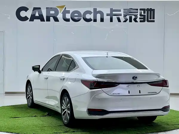 Lexus ES 2018