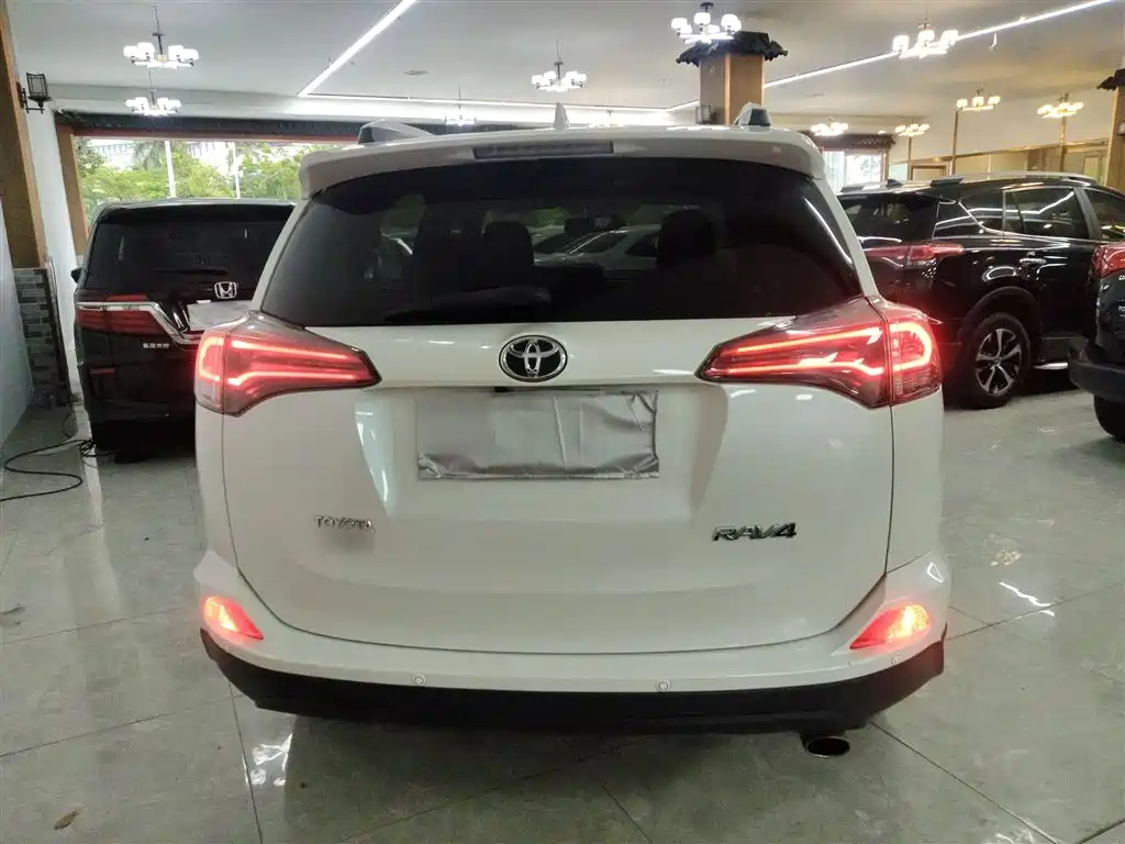 Toyota RAV4 2017 — фото 6