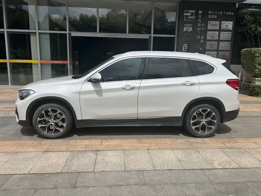 BMW X1 2021 — фото 4