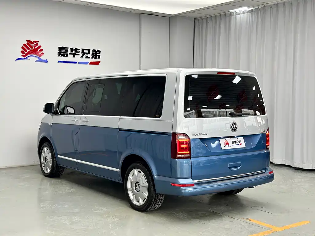 Volkswagen Multivan 2018 — фото 12