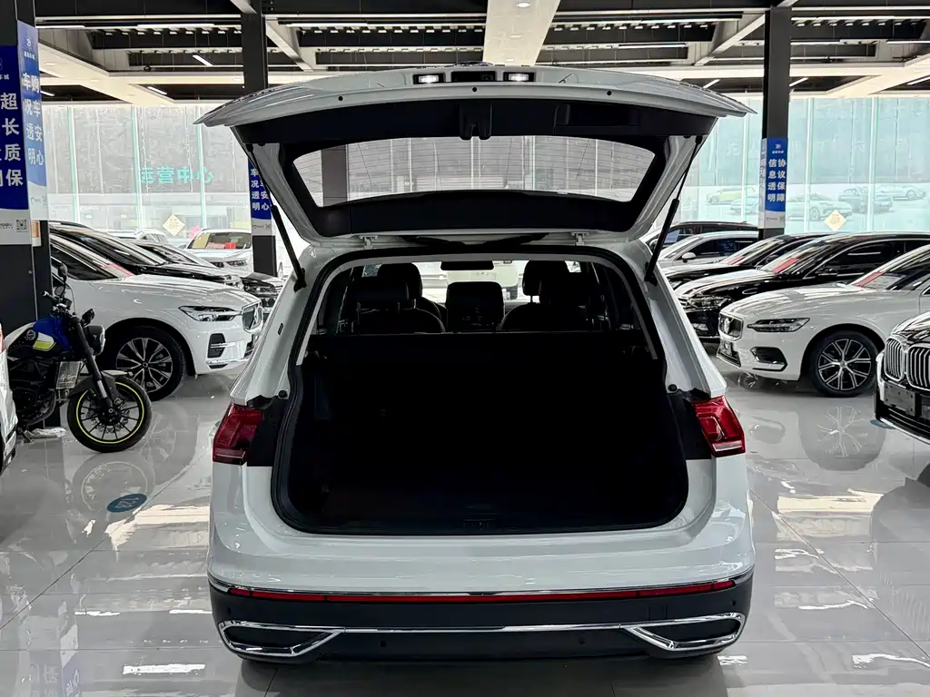 Volkswagen Tiguan L 2023 — фото 13