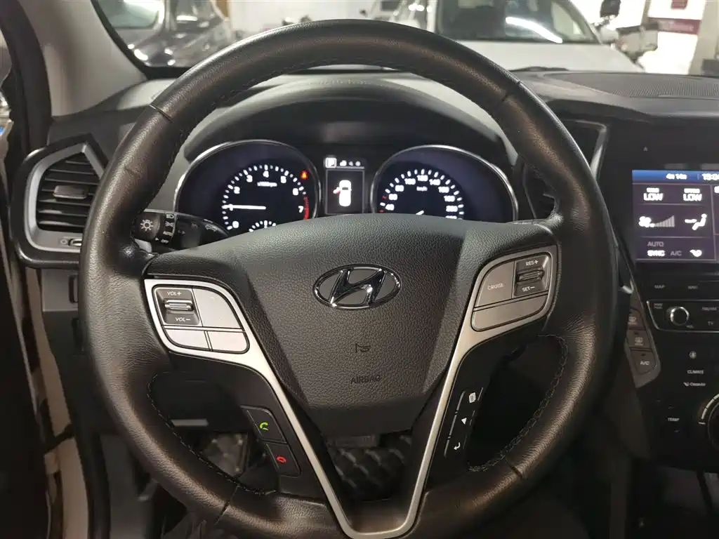 Hyundai Santa Fe 2018 — фото 8