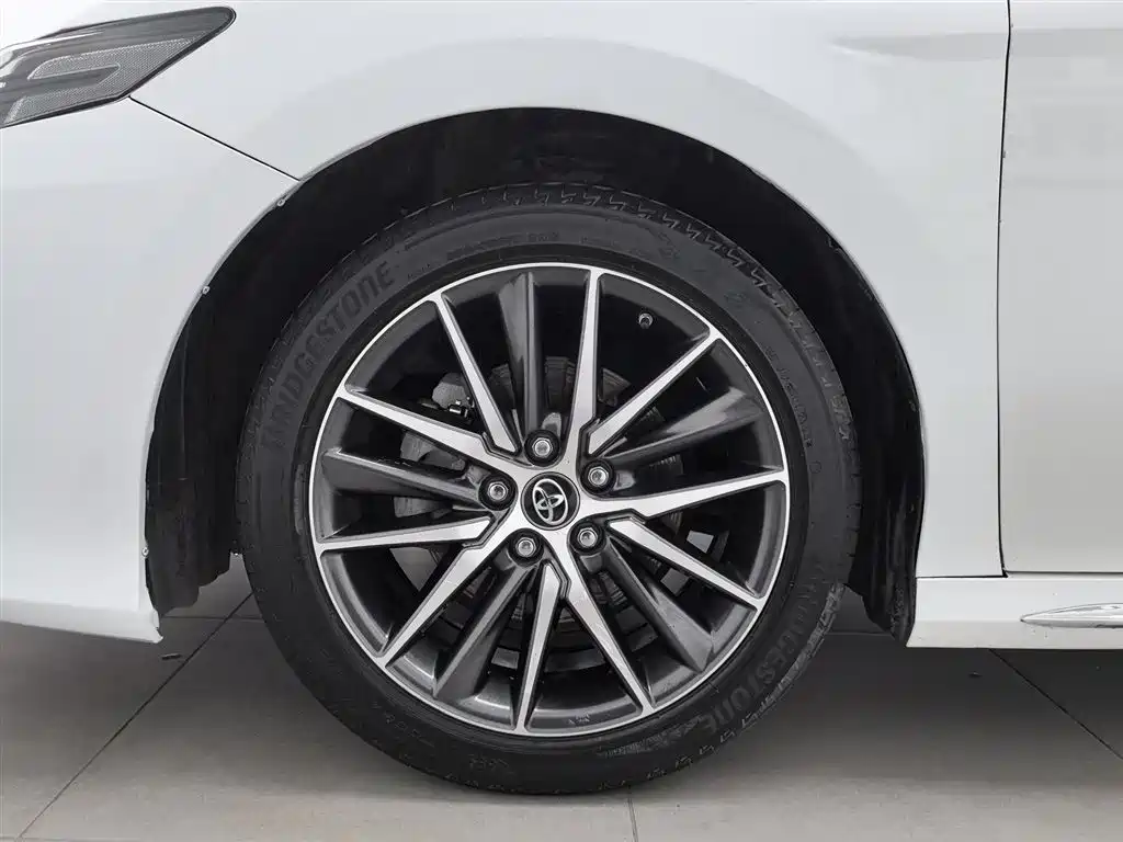 Toyota Camry 2023 — фото 17