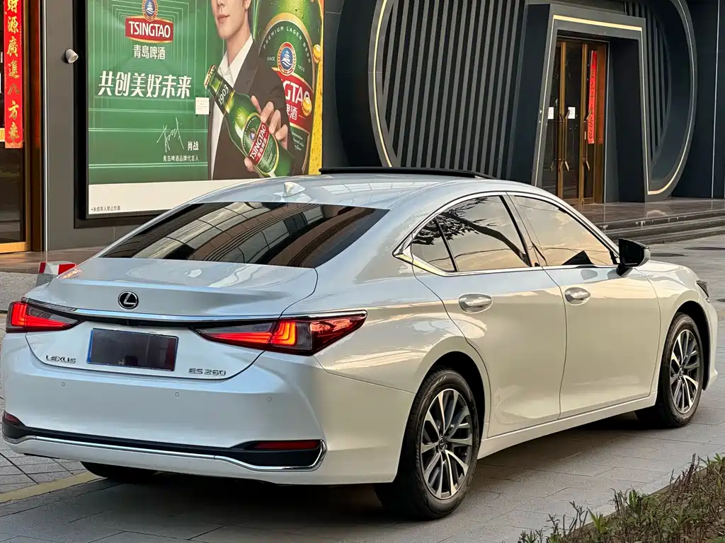 Lexus ES 2022 — фото 13