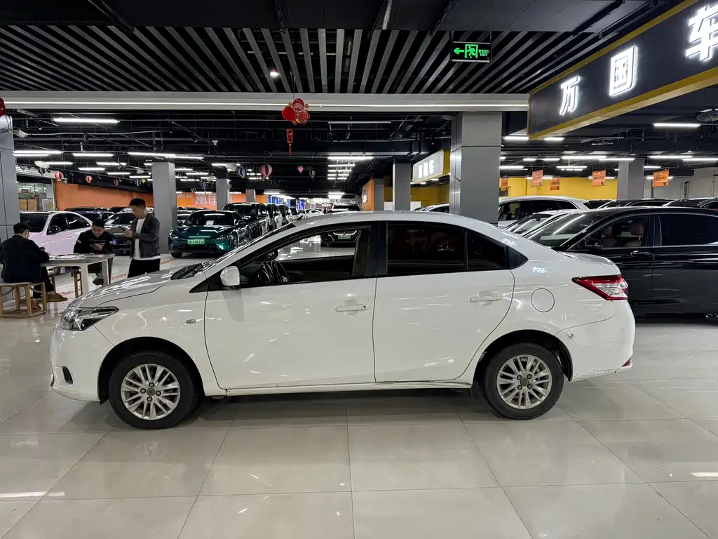 Toyota Vios 2015 — фото 3