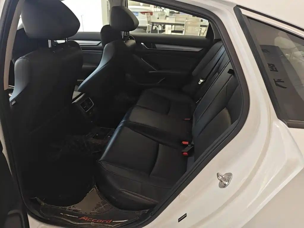Honda Accord 2022 — фото 13