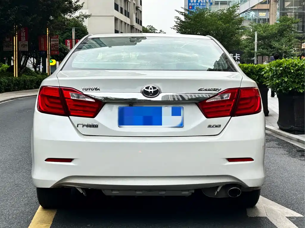 Toyota Camry 2014 — фото 5