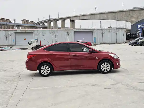 Hyundai Accent 2013