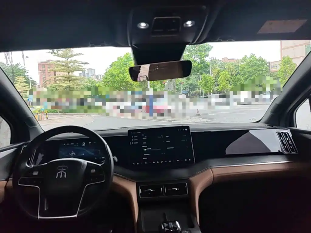 BYD L DM-i 2024 — фото 10