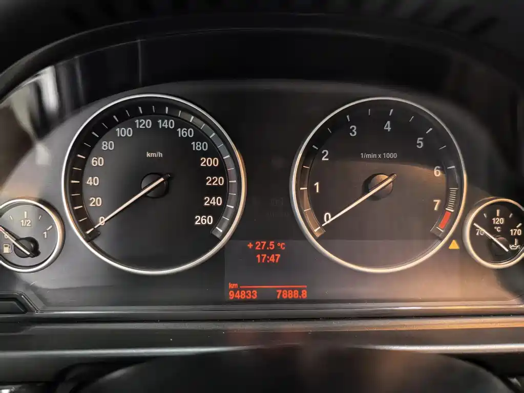 BMW 5 Series 2014 — фото 13
