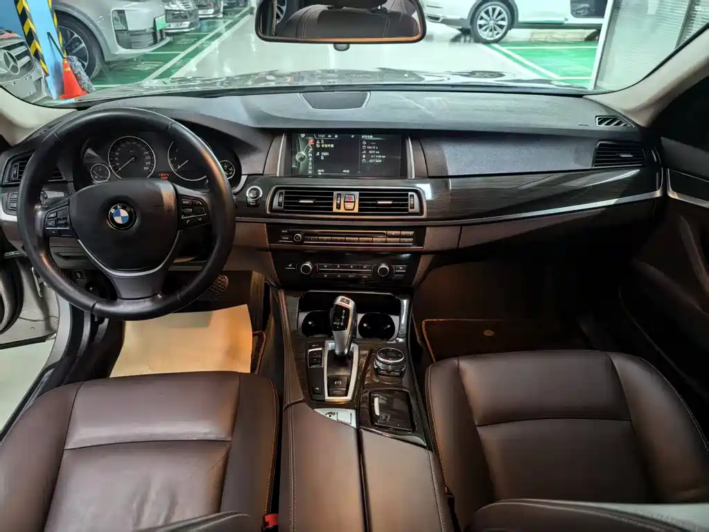 BMW 5 Series 2014 — фото 11