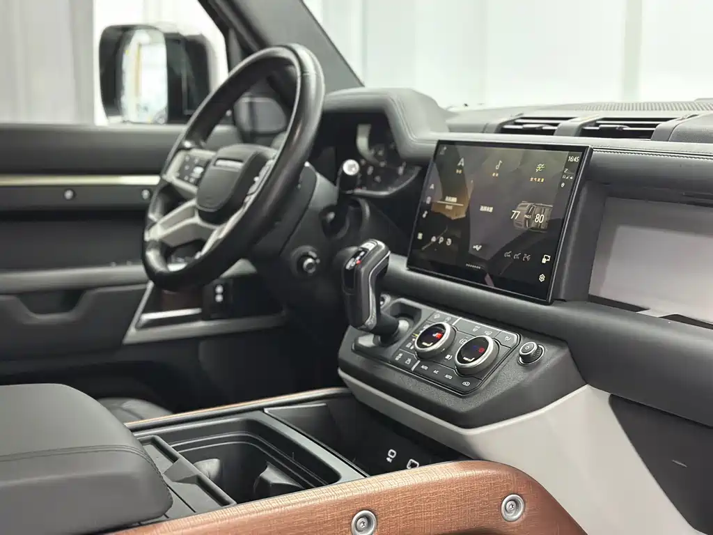 Land Rover Defender 2023 — фото 44
