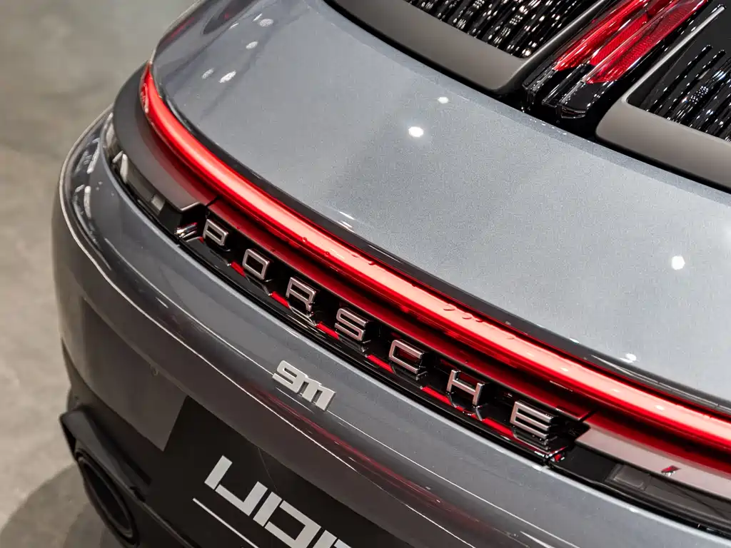 Porsche 911 2025 — фото 16